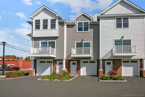 25 Naubuc Ave #2, Glastonbury, CT 06033