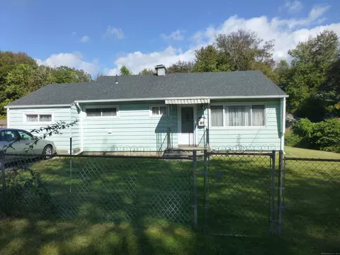 21 Maple Dr, Groton, CT 06340