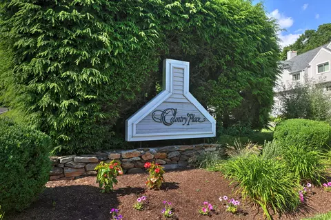 33 Country Pl #33, Shelton, CT 06484