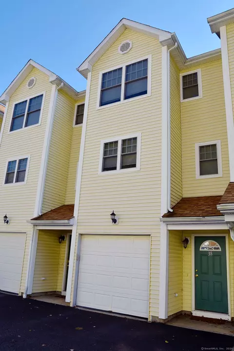 527 W Thames St #38, Norwich, CT 06360