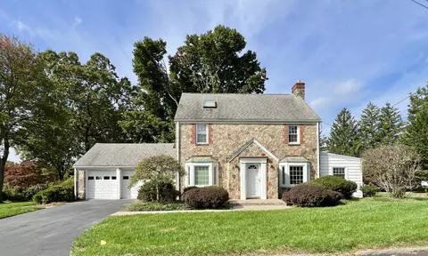 4 Samuel St, Trumbull, CT 06611