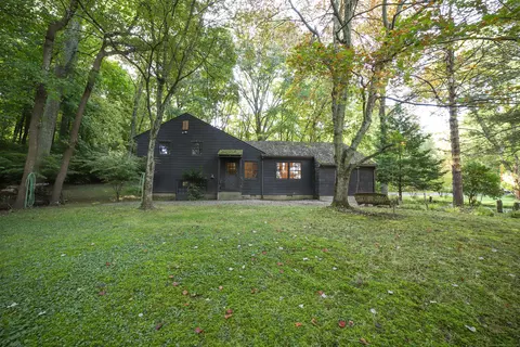 107 Old Hickory Rd, Orange, CT 06477