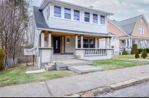 15 Calumet St, Waterbury, CT 06710