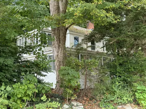 3 Old River St, Deep River, CT 06417