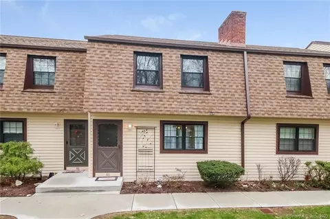 86 Homestead Ln #86, Brookfield, CT 06804