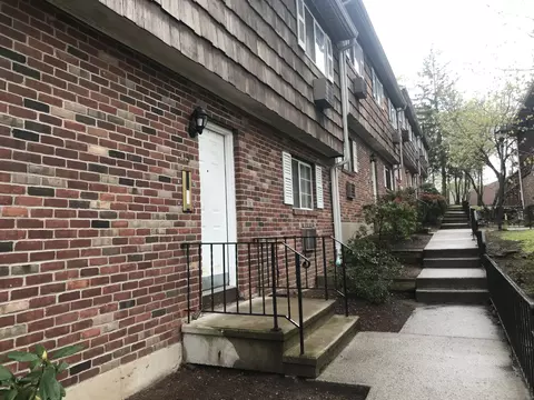 215 Edgemoore Rd #K, Bridgeport, CT 06604