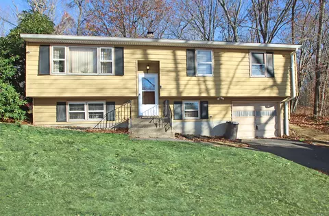 11 Buckley Ln, Prospect, CT 06712