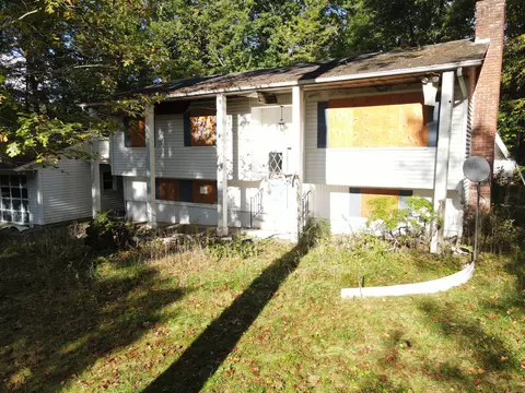 13 Willow Ln, East Lyme, CT 06333