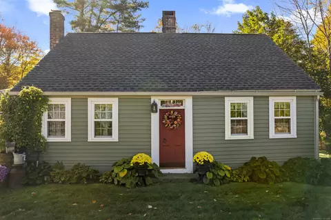 15 Chinigo Rd, Griswold, CT 06351