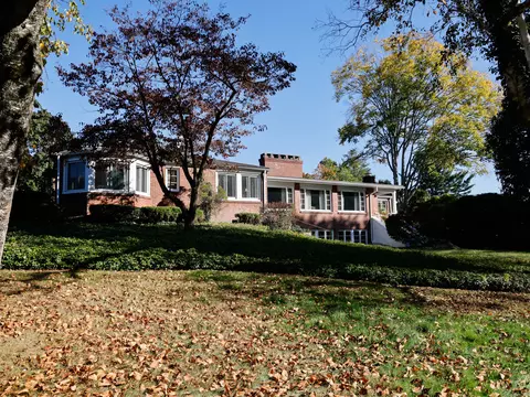 1 Bridge Ln, Enfield, CT 06082