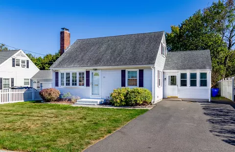23 Chamberlin Dr, West Hartford, CT 06107
