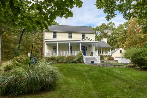 40 Whispering Woods Rd, Guilford, CT 06437
