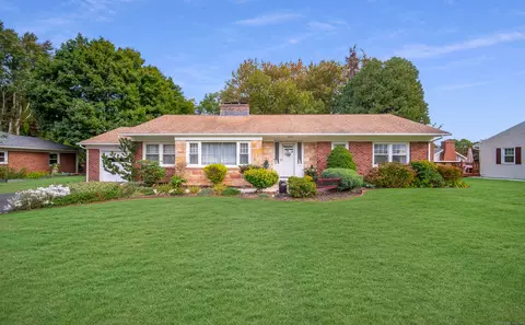 19 Schupp Rd, Hamden, CT 06514