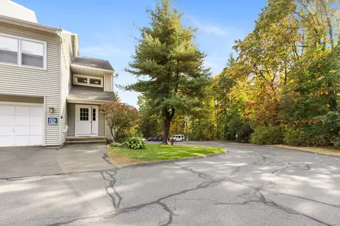 304 Carlton Ln #304, Rocky Hill, CT 06067