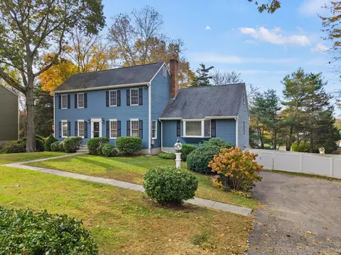 19 Rose Ridge Dr, Stonington, CT 06379