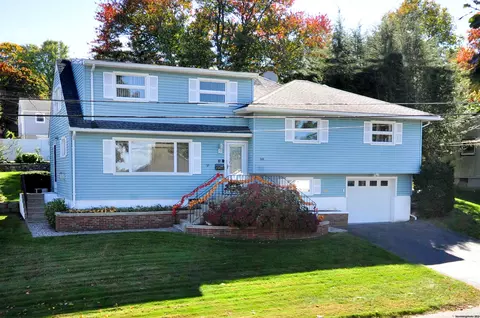 30 Cottage Grove Ln, Waterbury, CT 06706