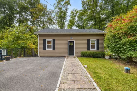 7 Pleasant View Rd, New Fairfield, CT 06812