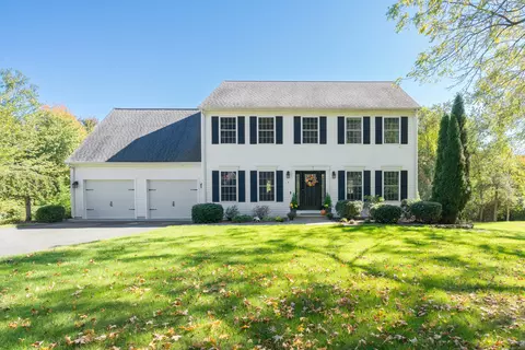 5 Bertini Ln, Wallingford, CT 06492