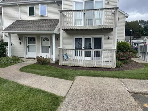 30 Millbrook Ct #30, Newington, CT 06111