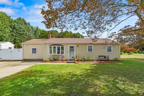 32 Blueberry Hill Rd, Norwich, CT 06360