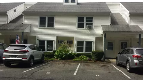 8 Canterbury Ct #8, New Milford, CT 06776
