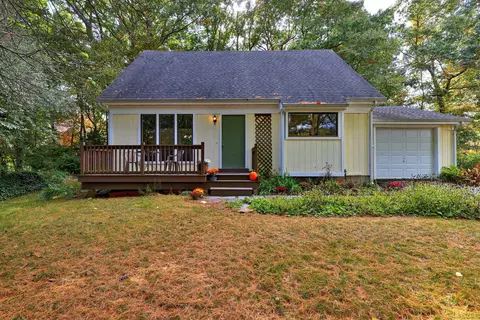 12 Simsberry Rd, Naugatuck, CT 06770