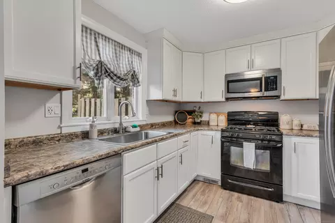 485 Dowd Ave #485, Canton, CT 06019