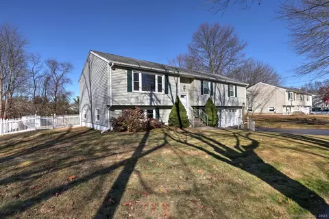33 Donna Ln, West Haven, CT 06516