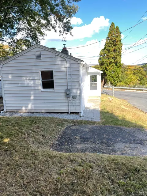 205 Monmouth Ave, Waterbury, CT 06704