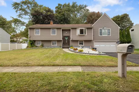 476 W Mayflower Pl, Milford, CT 06460