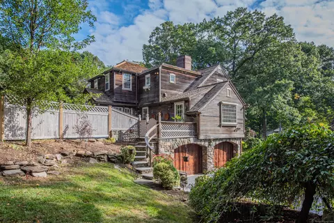 121 Fernwood Rd, Trumbull, CT 06611