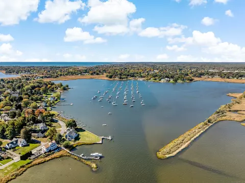 100 Sheffield St #A5, Old Saybrook, CT 06475