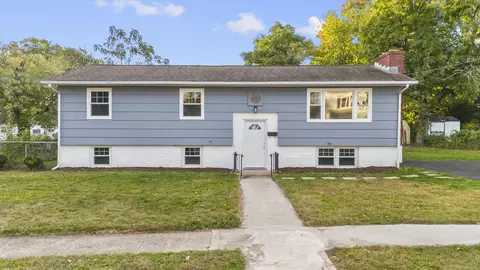 32 Maple St, West Haven, CT 06516