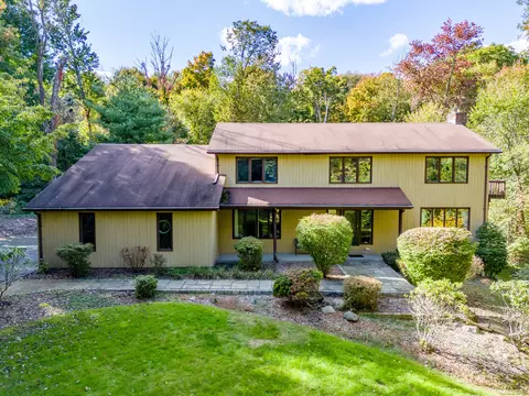 19 Mountain Brook Rd, North Haven, CT 06473