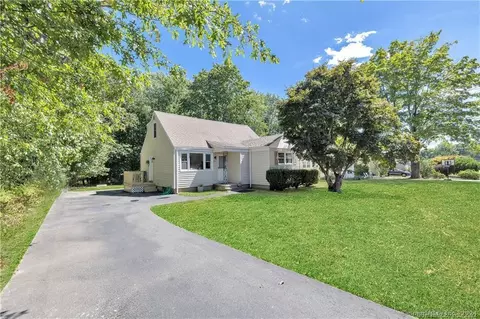 26 Gaylord Rd, Trumbull, CT 06611