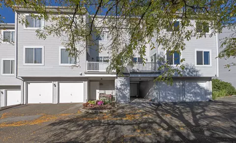 49 Staffordshire Commons Dr #49, Wallingford, CT 06492