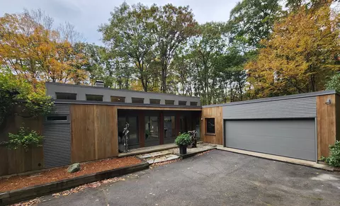 90 Hillyndale Rd, Mansfield, CT 06268