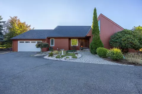 332 Mooreland Rd, Berlin, CT 06037