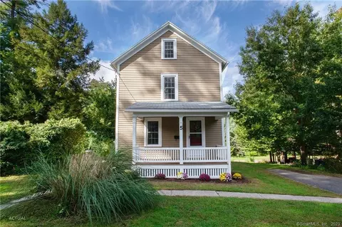 5 Woods Ln, Simsbury, CT 06070