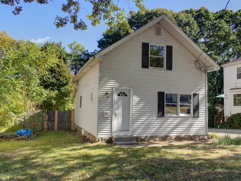 98 Brandegee Ave, Groton, CT 06340