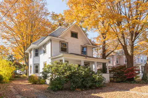 90 Church St, Guilford, CT 06437