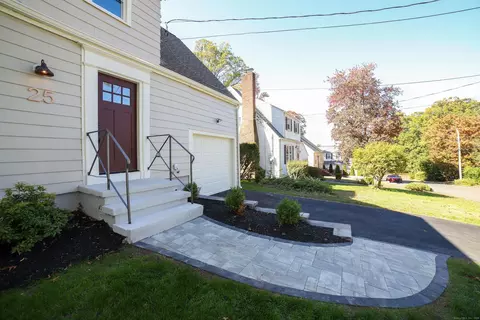 25 Buell St, North Haven, CT 06473