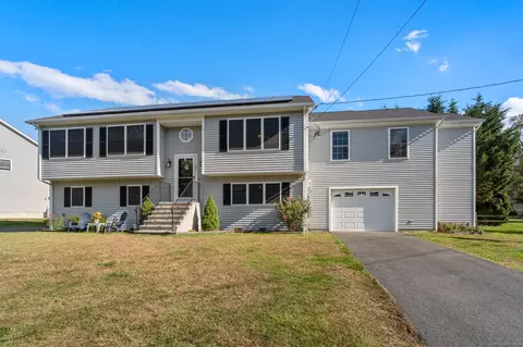32 Weybosset St, Shelton, CT 06484