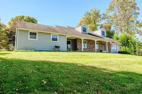 1 Honeycomb Ln, North Haven, CT 06473