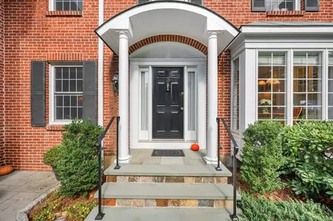 3 Maple St #3, New Canaan, CT 06840