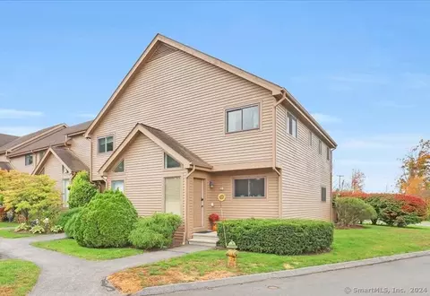 1 Canterbury Ct #8, Middletown, CT 06457