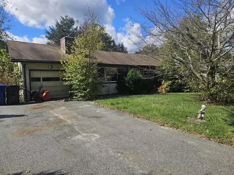 8 Lakewood Ter, New Milford, CT 06776