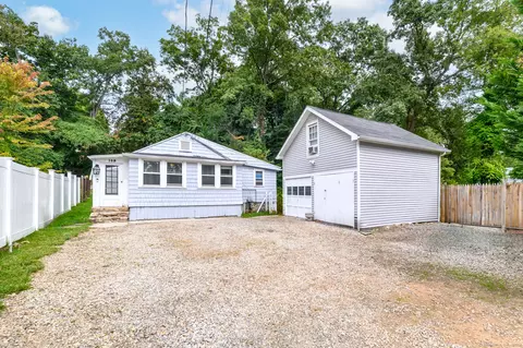 135 Mulberry St, Stamford, CT 06907