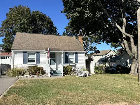 41 Sea Breeze Ave, East Lyme, CT 06357