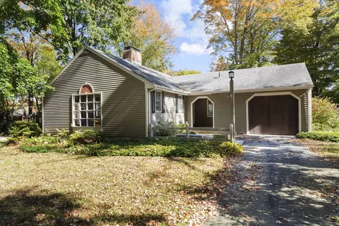 11 Charles St, Centerbrook, CT 06409